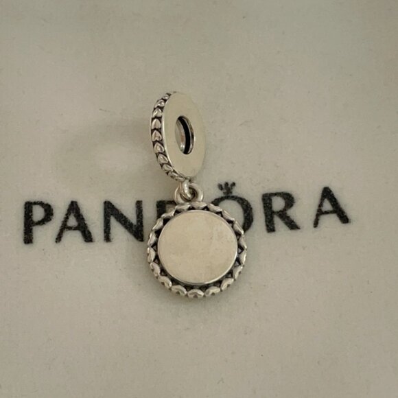 Authentic Pandora Canadian Winter Mitts Dangle Charm - Picture 4 of 4